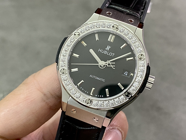 ウブロコピー時計背面デザイン